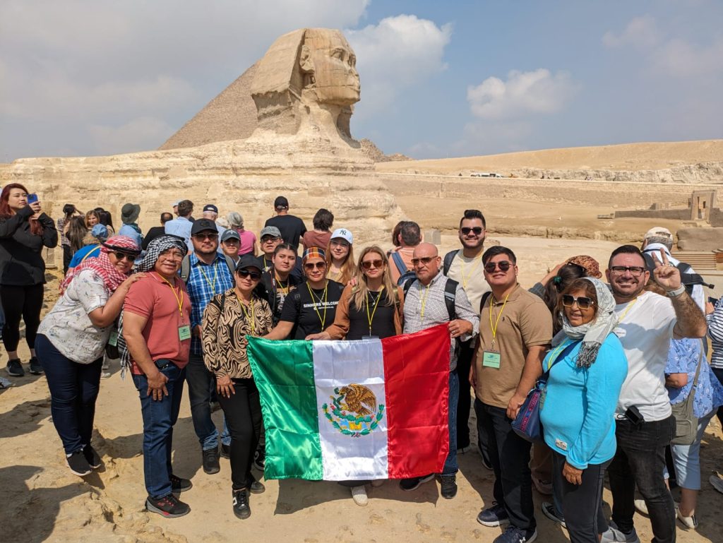Nuestros valiosos clientes durante el recorrido por Egipto.